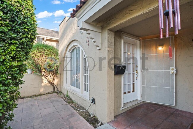 Foto del edificio - 148 Clayton Ave