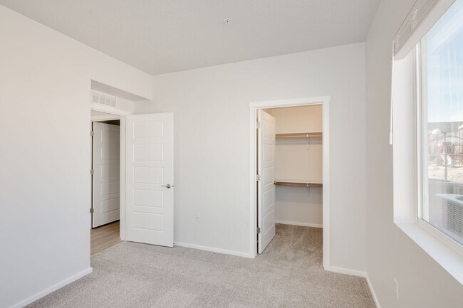 Foto del edificio - Now Leasing! Beautiful Open Concept Living!