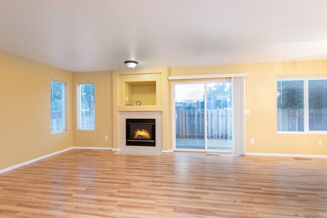 Foto del edificio - 5097 NE Candlewood Pl