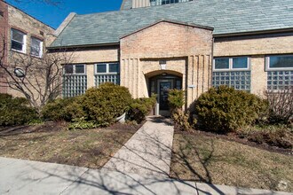 Building Photo - 1611 Simpson St