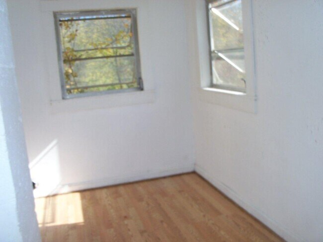 Building Photo - 156 Chestnut Hill Cove