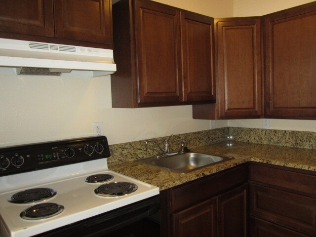 Interior Photo - 76 Boyd Pl