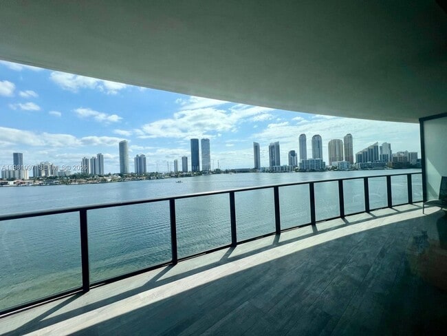 Building Photo - 5500 Island Estates Dr