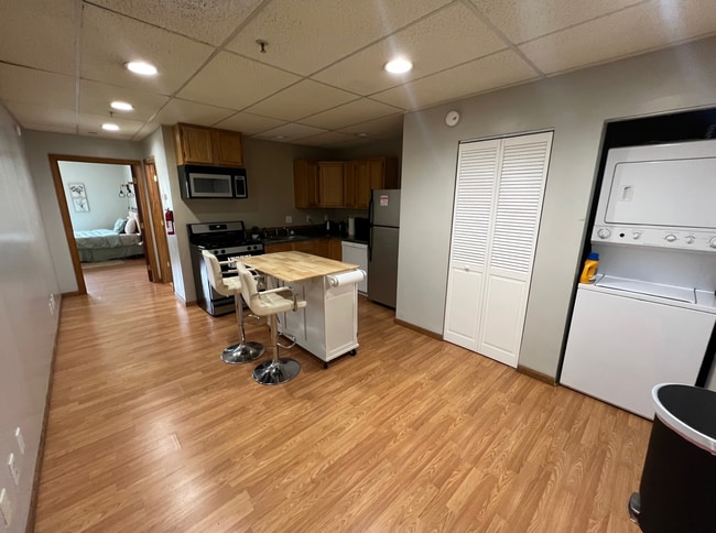 Building Photo - 201 Walnut St