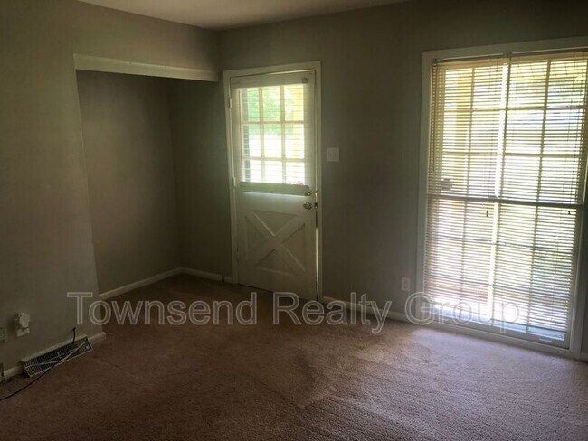 Foto del edificio - 4601 Somerdale Ln