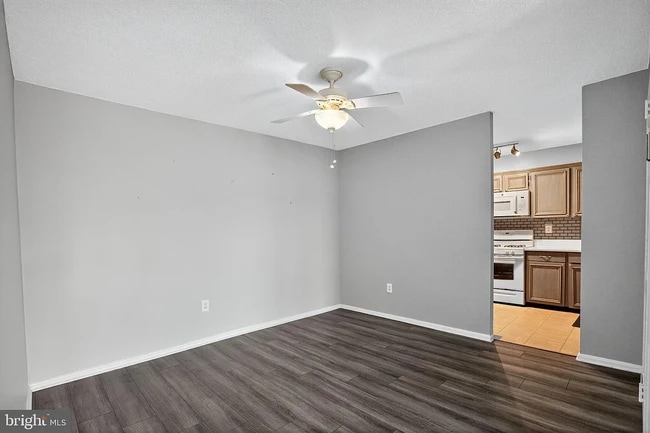 área de comedor - 1300 Army Navy Dr