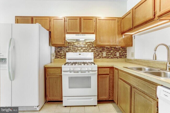 Foto del edificio - 7170 Westfield Ct