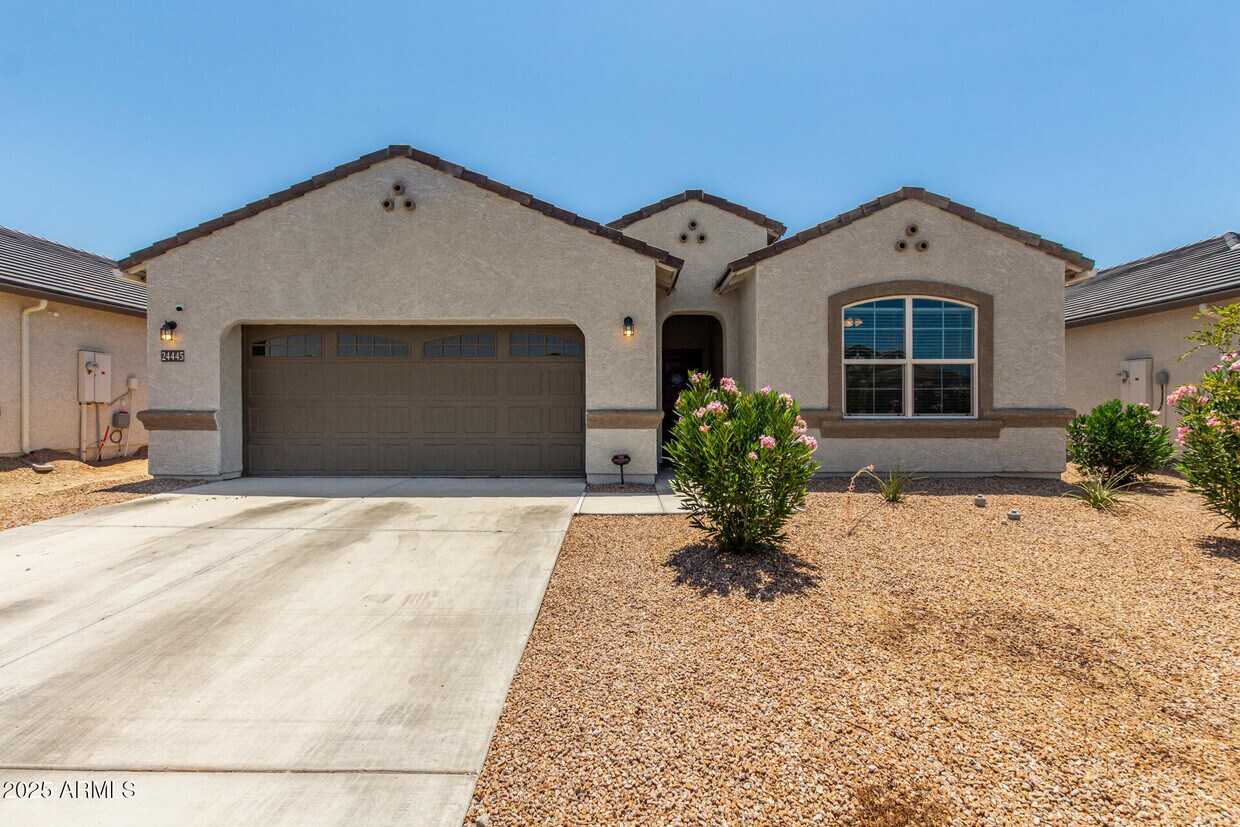 Foto principal - 24445 W Jones Ave