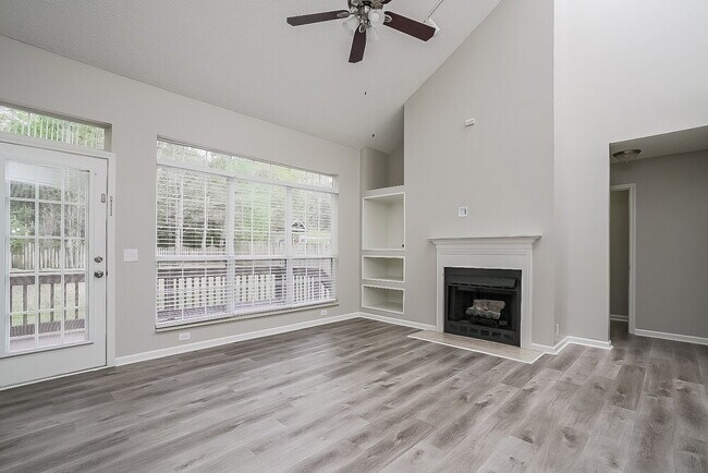 Foto del edificio - 6112 Hampton Hall Way