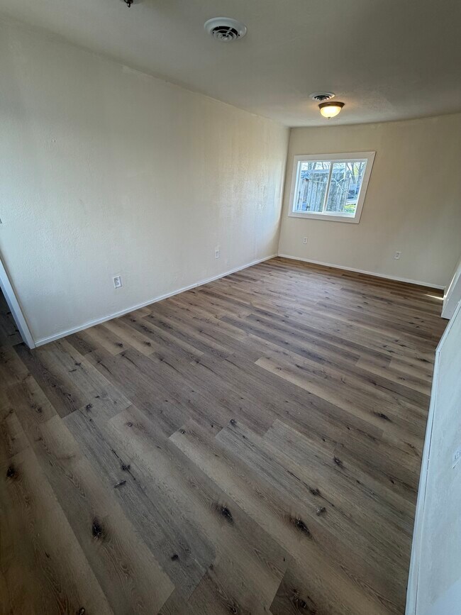 Foto del edificio - 511 E Harrison St