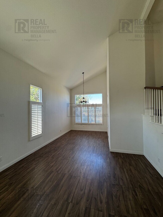 Building Photo - 23 Bella Donaci
