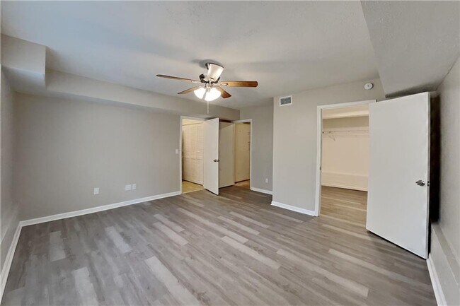 Foto del edificio - 4171 Woodcrest Dr