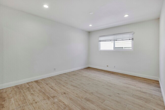 Building Photo - 34092 Alcazar Dr