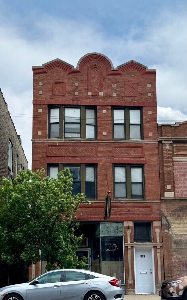 Building Photo - 849 N Western Ave