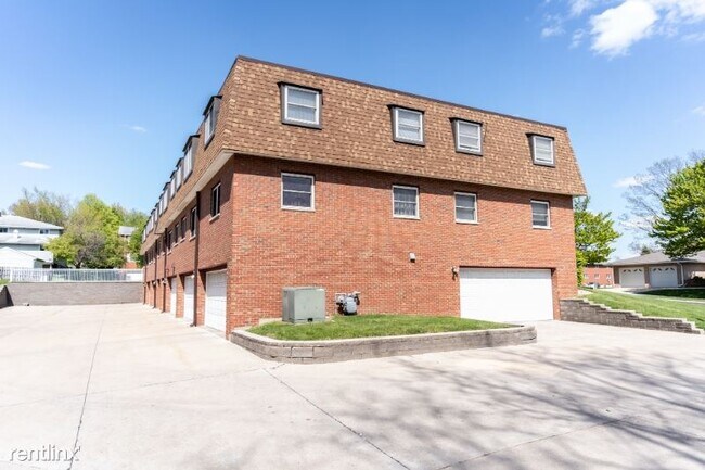 Foto del edificio - 1 br, 1 bath Apartment - 7115 N Miramar Dr