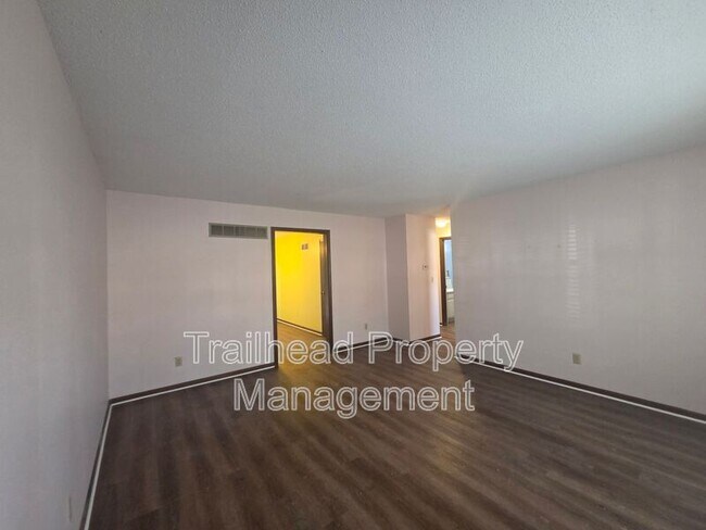 Foto del edificio - 7140 Crisp Ave