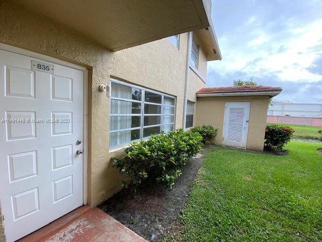 Foto del edificio - 835 Twin Lakes Dr