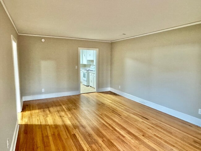 Foto del edificio - Beautiful 2 Bedroom / 1 Bath