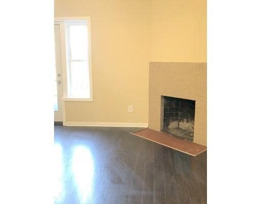 Building Photo - 118 Longhill St