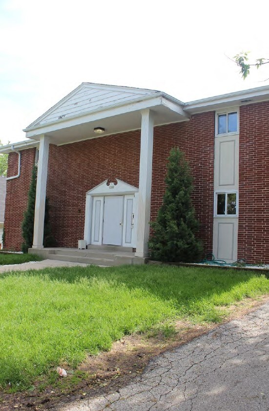 Building Photo - River Bend Apartments