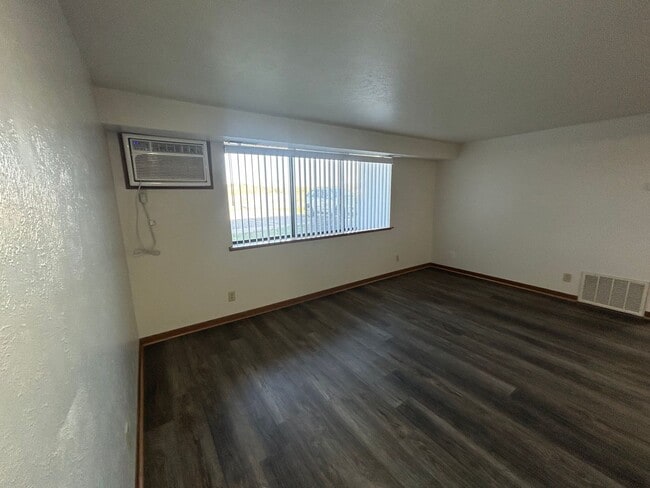 Foto del edificio - 2 bedroom 1 bath ground floor apartment