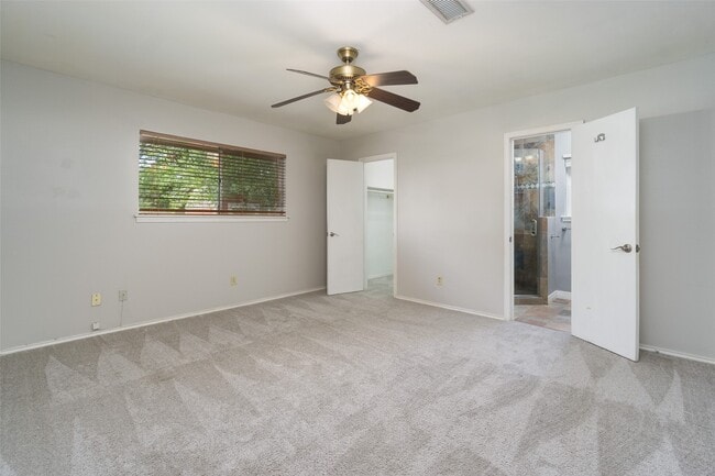 Building Photo - 2119 Williamsburg Ct S