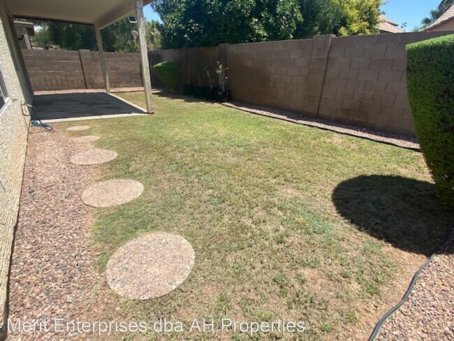 Building Photo - 4 br, 2 bath House - 3281 W ROSS DR