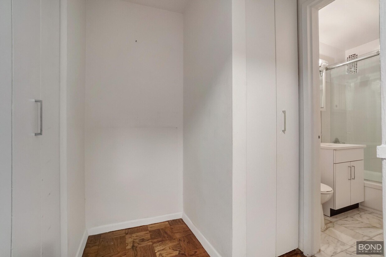 Foto del edificio - 240 E 82nd St