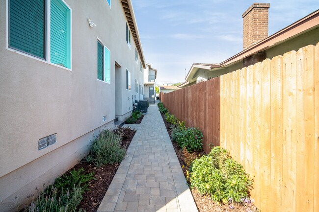 Building Photo - 3553 Sabina St