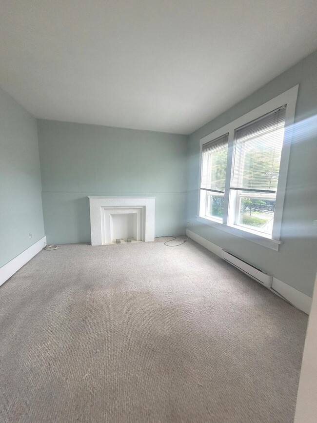 Building Photo - 1 bedroom in Prince Rupert BC V8J 1A9