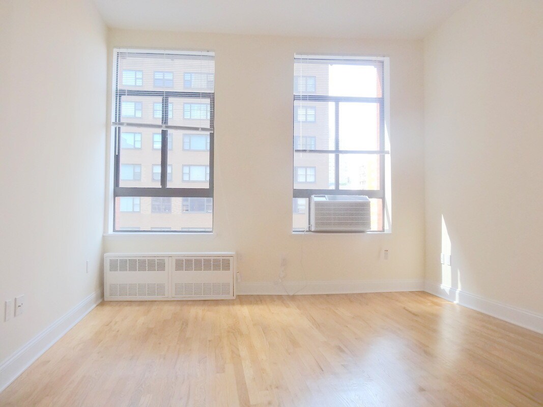 Foto principal - 78 E 8th St