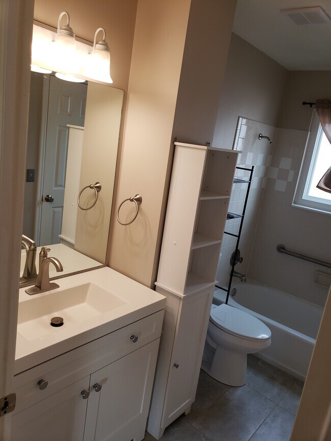 Building Photo - 4571 Stonewood Dr