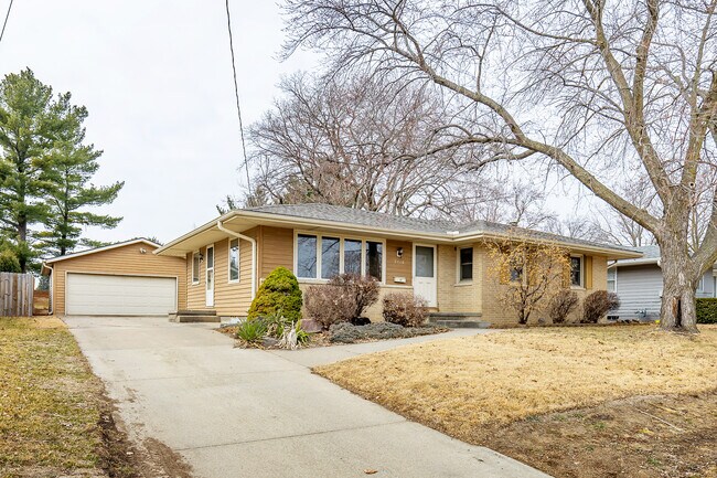 Foto del edificio - 3816 82nd St