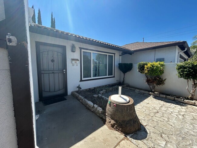 Building Photo - 2612 El Pasado Dr