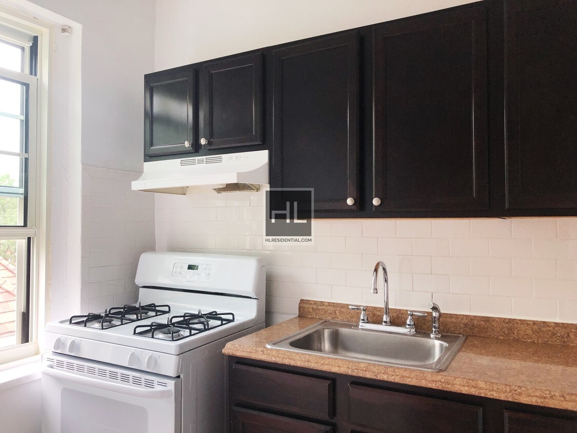 Foto principal - 83-09 35th Ave