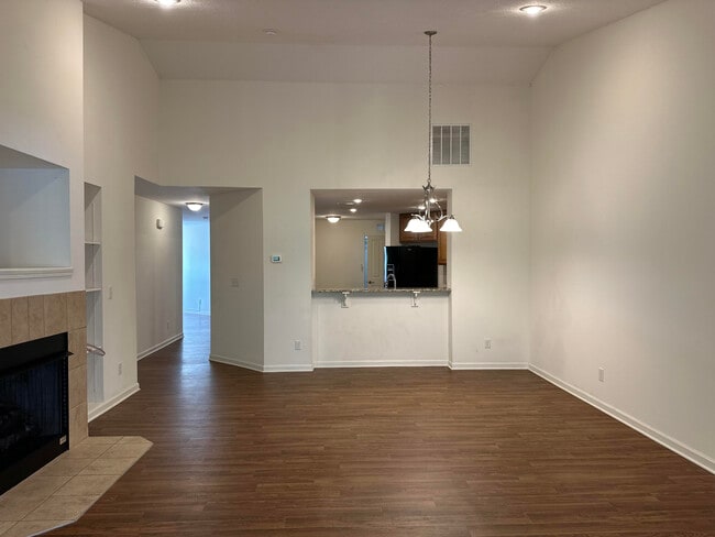 Living room - 5468 Nottinghamshire Ln