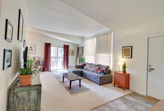 Building Photo - 3 Bedroom | 2 Bath home in White Salmon.