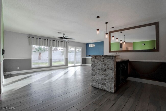 Building Photo - 908 Bonita Ave