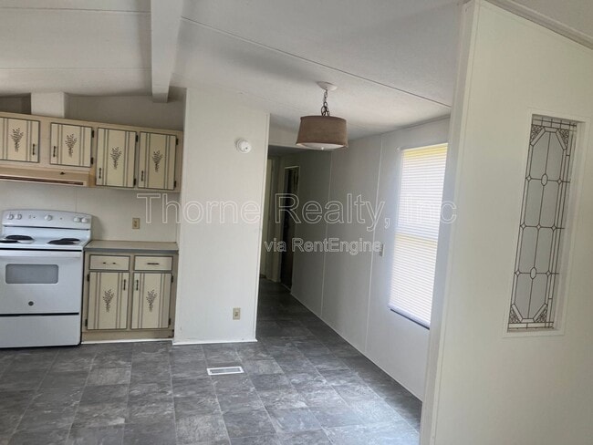 Building Photo - 164 Matts Ln