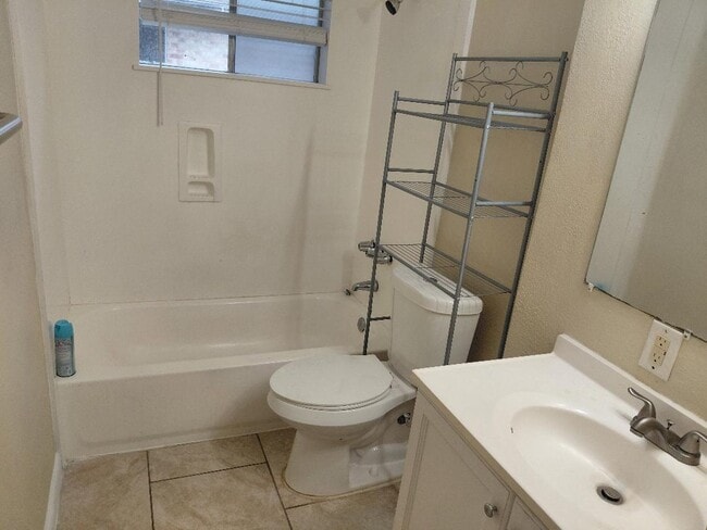 Foto del edificio - 5019 Tavenor Ln
