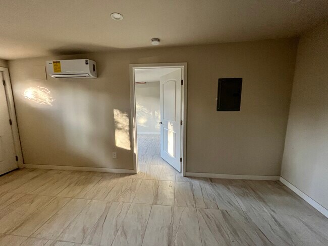 Foto del edificio - 5209 Olive Dr