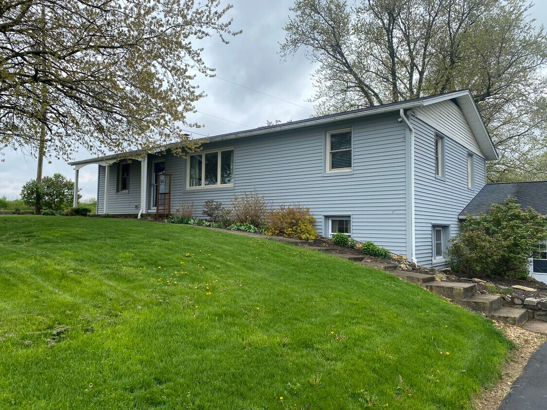 Primary Photo - 114 S Ronks Rd
