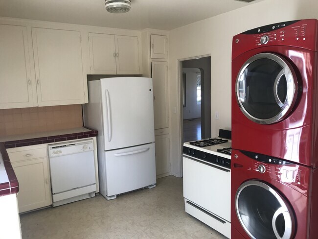 Foto del edificio - Spacious and Beautiful Home