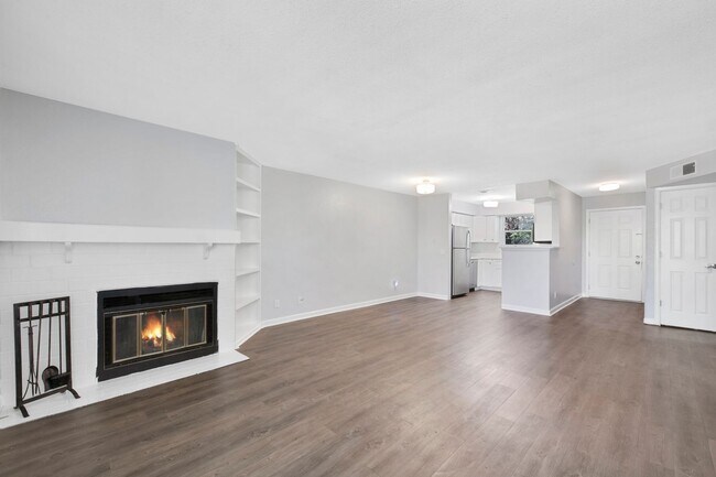 Building Photo - Beautiful 2 Bed 2 Bath Townhouse in Otero Ridge