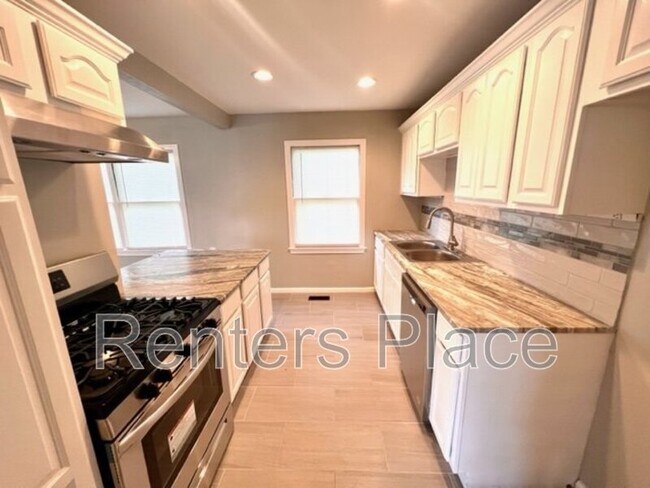 Building Photo - 1537 E 50th Pl