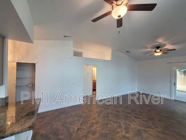 Foto del edificio - 3041 Wolfe Ct