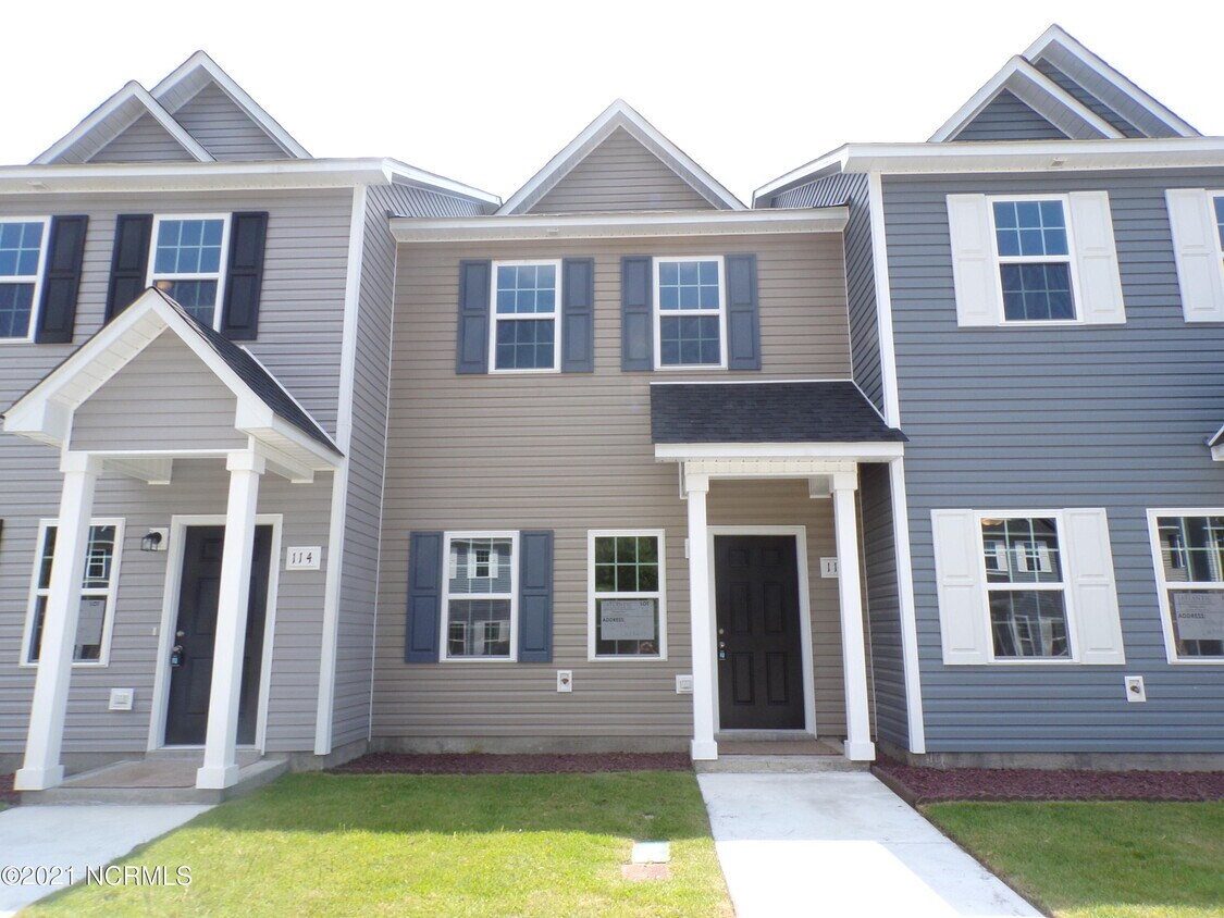112 Virginias Landing Ct, Richlands, NC 28574 Townhome Rentals in