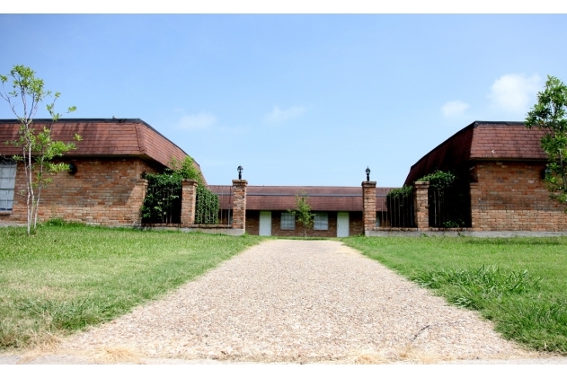 Building Photo - Kuebel Village Apartments