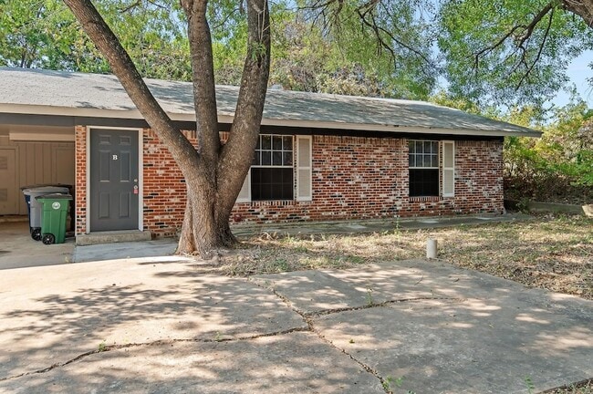 Building Photo - 2716 St Edwards Cir