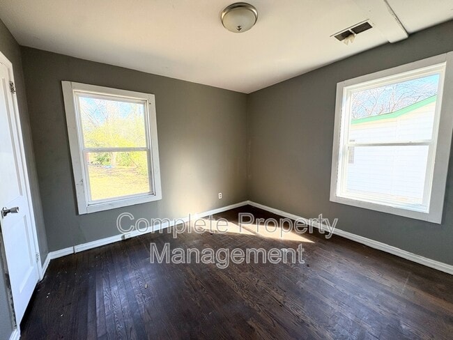 Building Photo - 1233 15th Way SW
